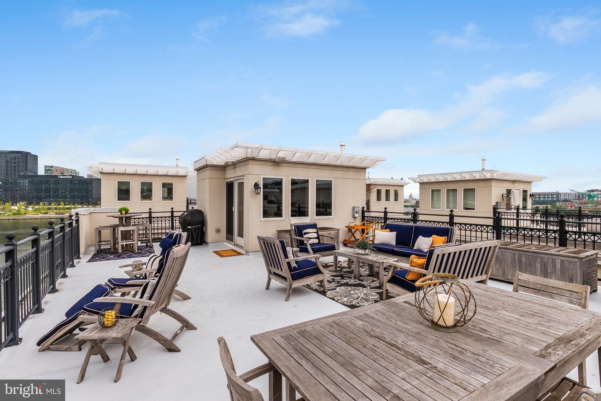 PIER HOMES AT HARBORVIEW - Residential