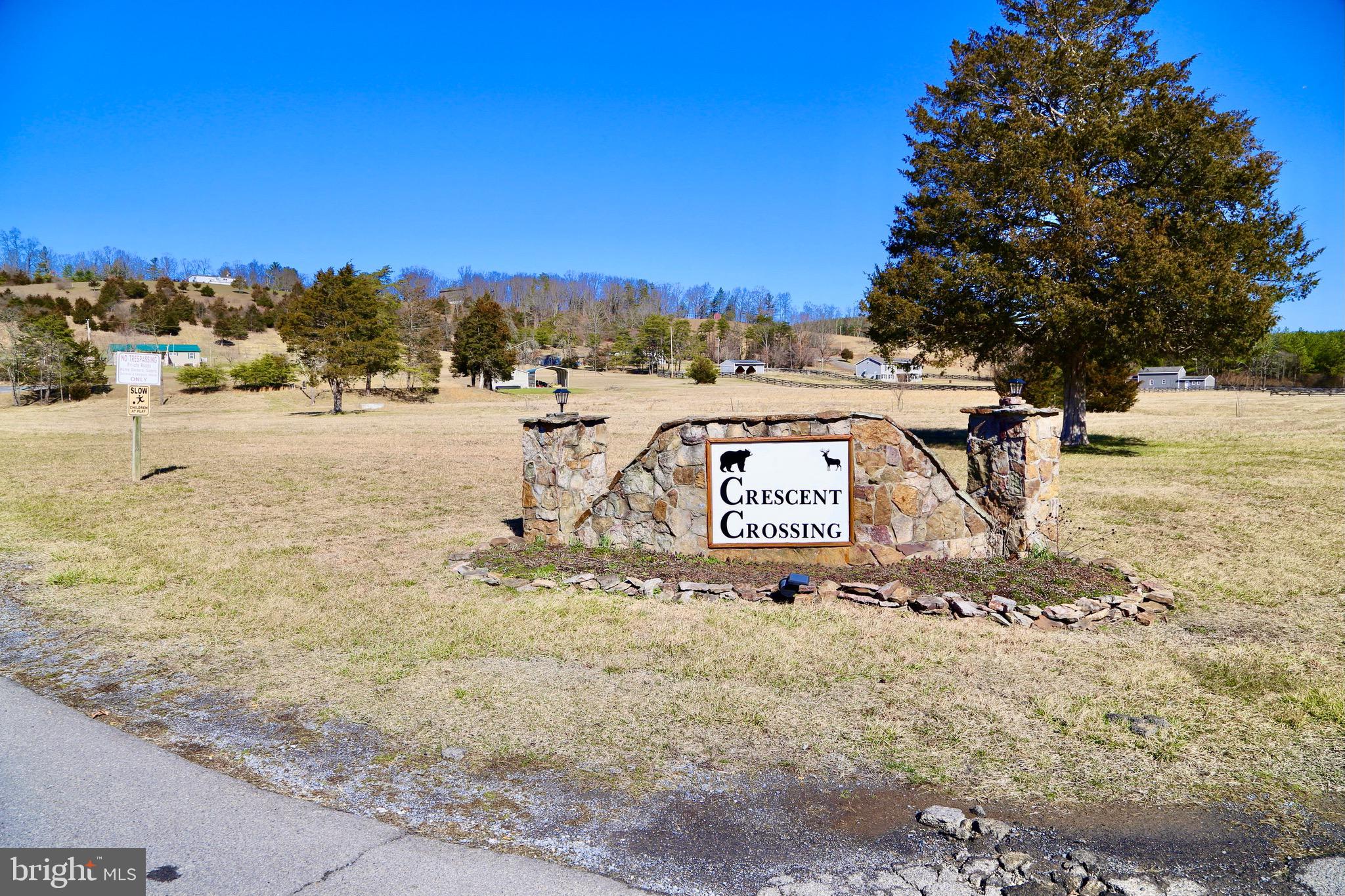 CRESCENT CROSSING - Land