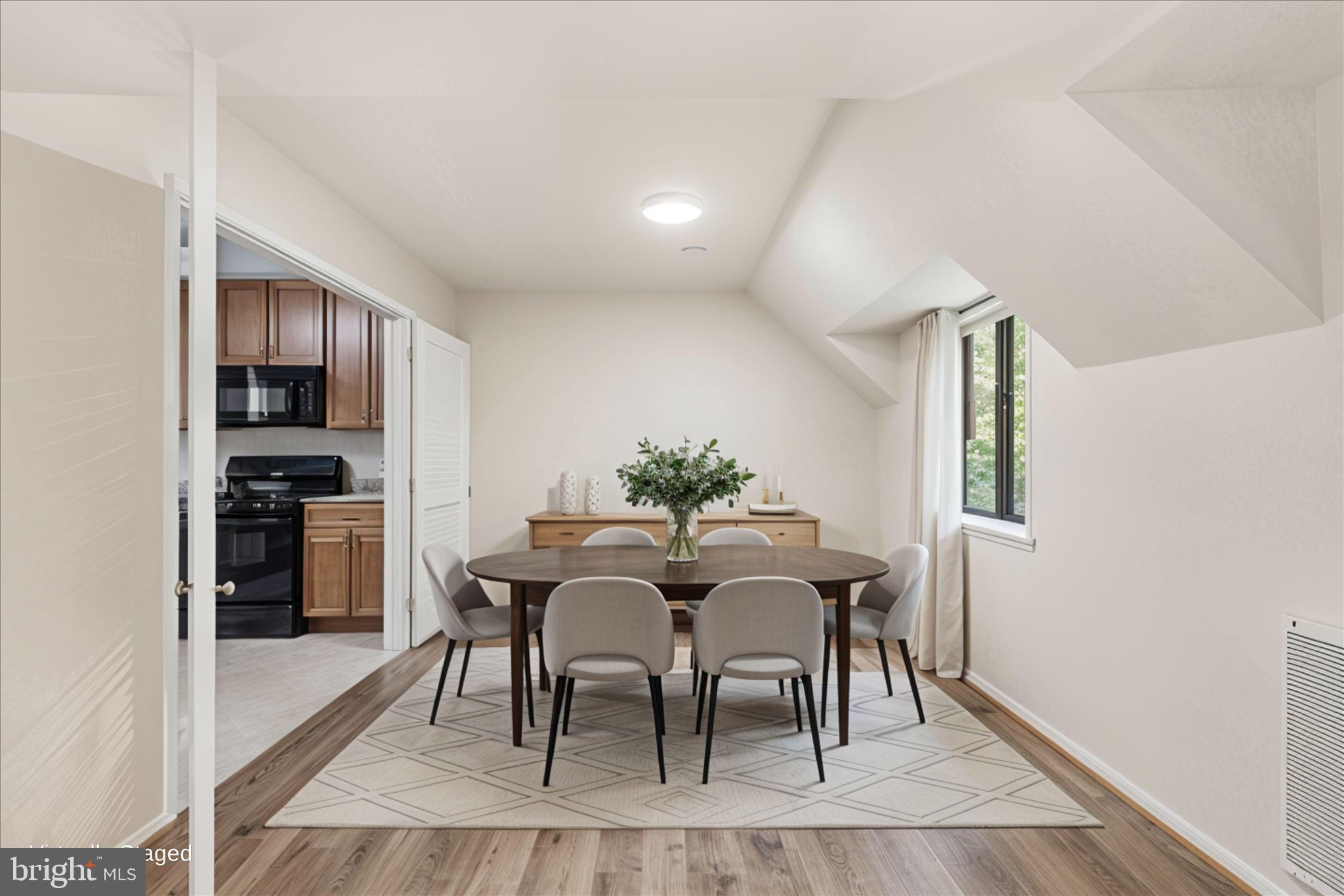 1637 PARKCREST CIRCLE 8E/300