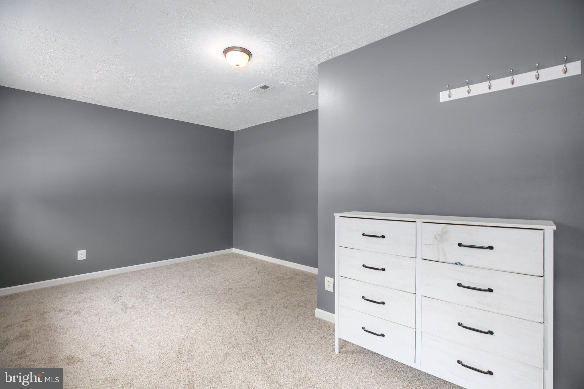 STONEYBROOKE - Residential