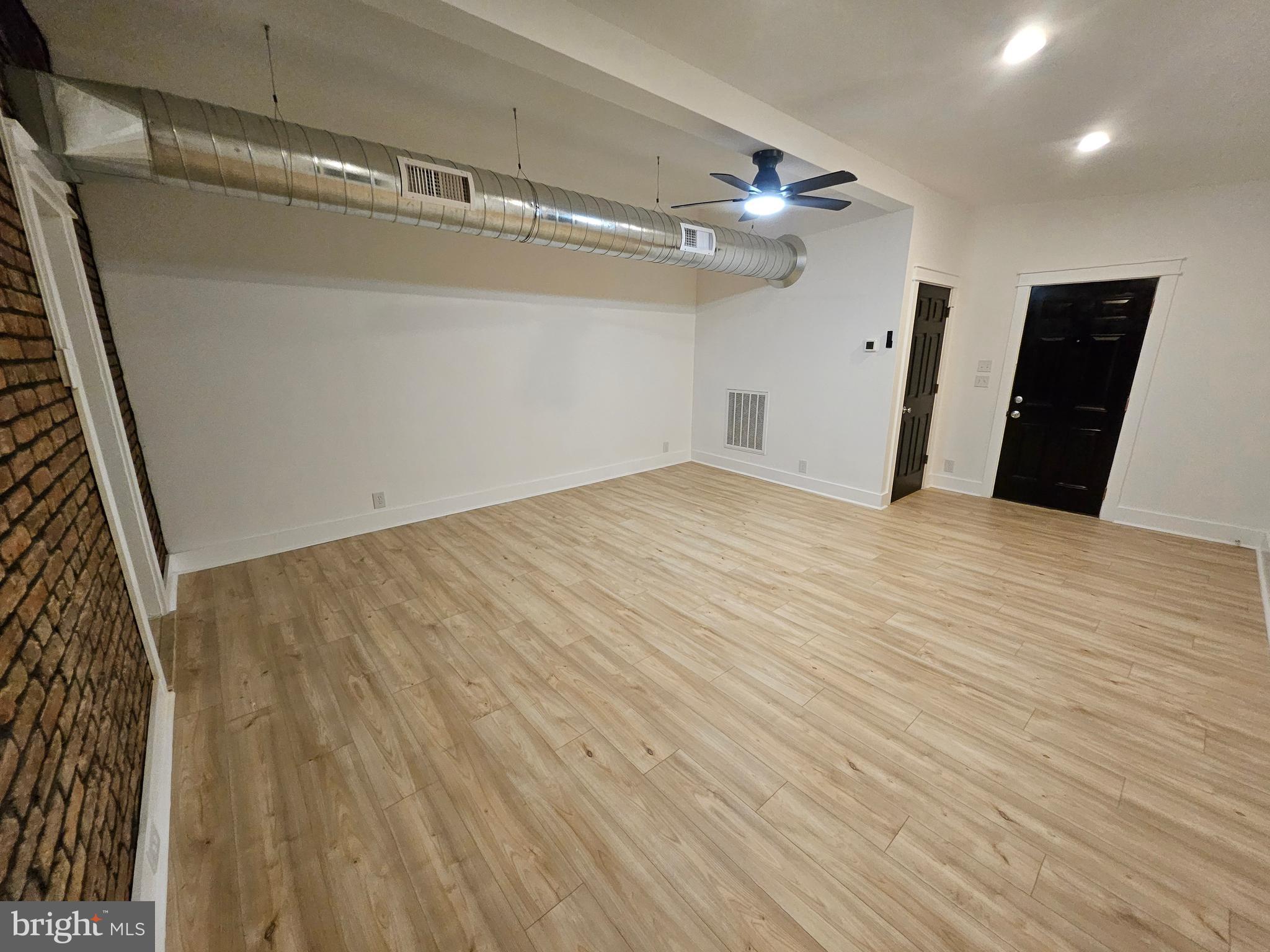 LANCASTER - Residential Lease