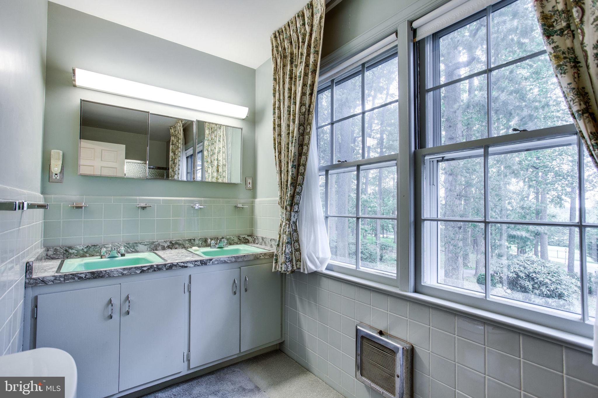 POTOMAC OUTSIDE - Residential