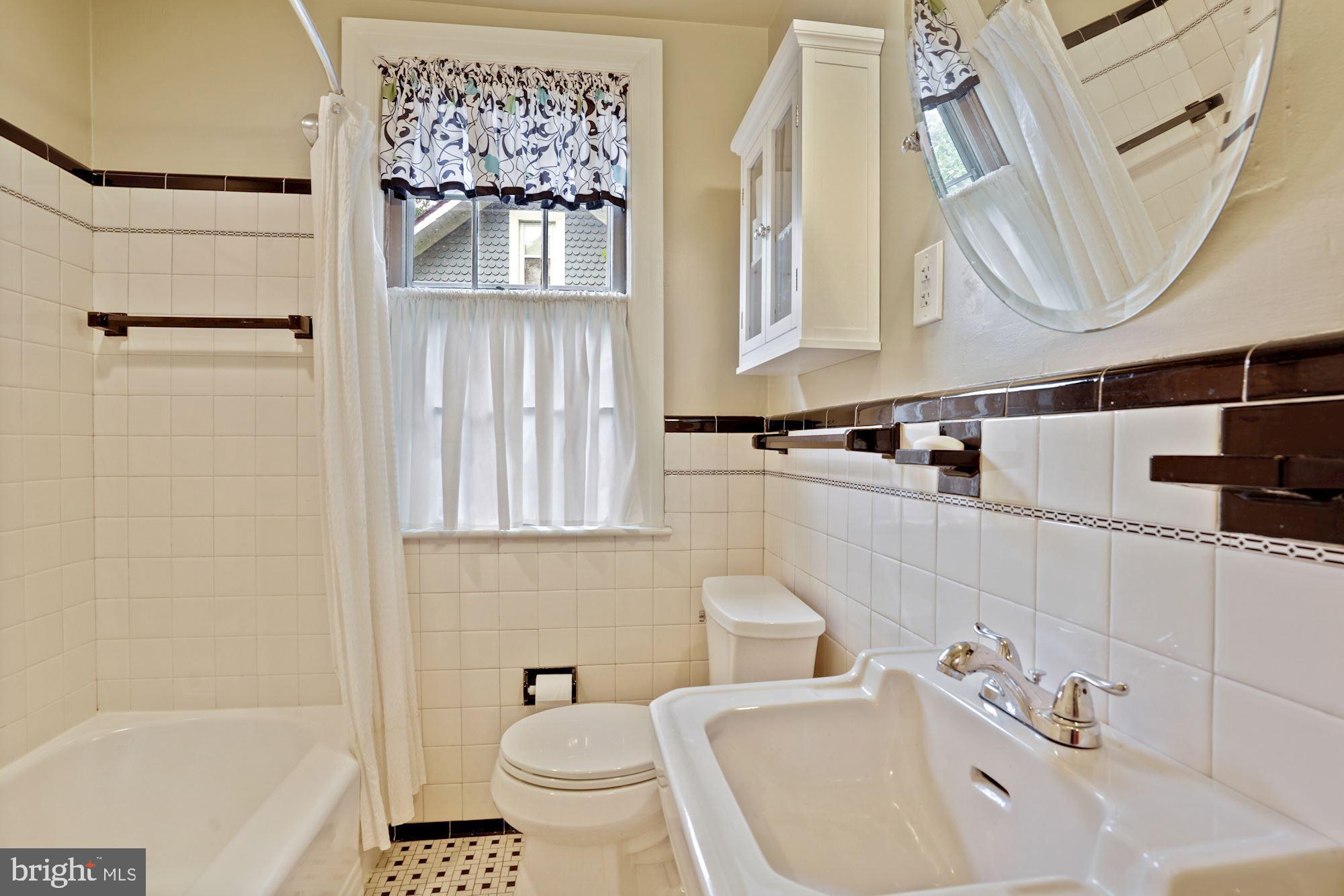 MAYWOOD - Residential