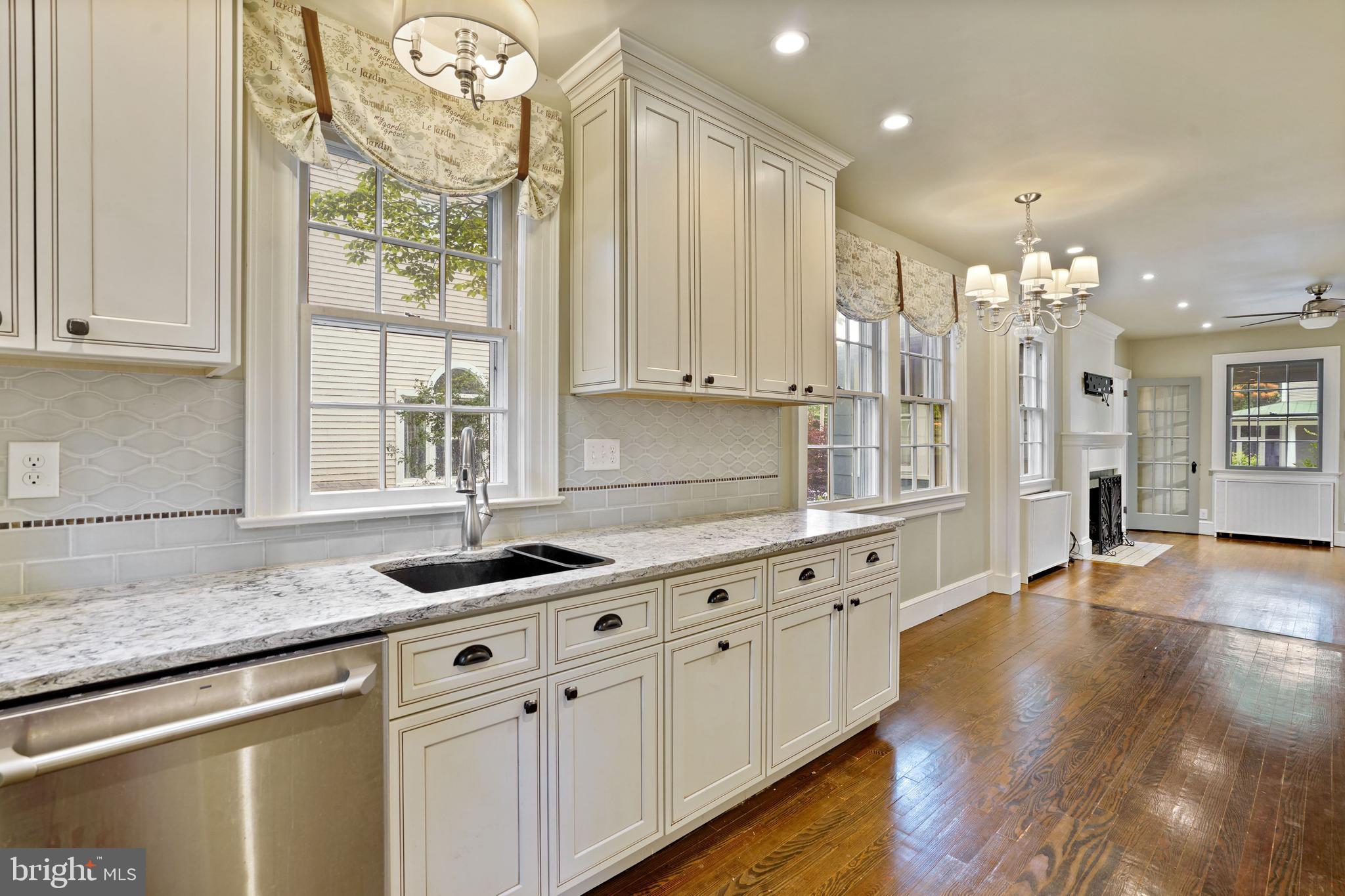 MAYWOOD - Residential