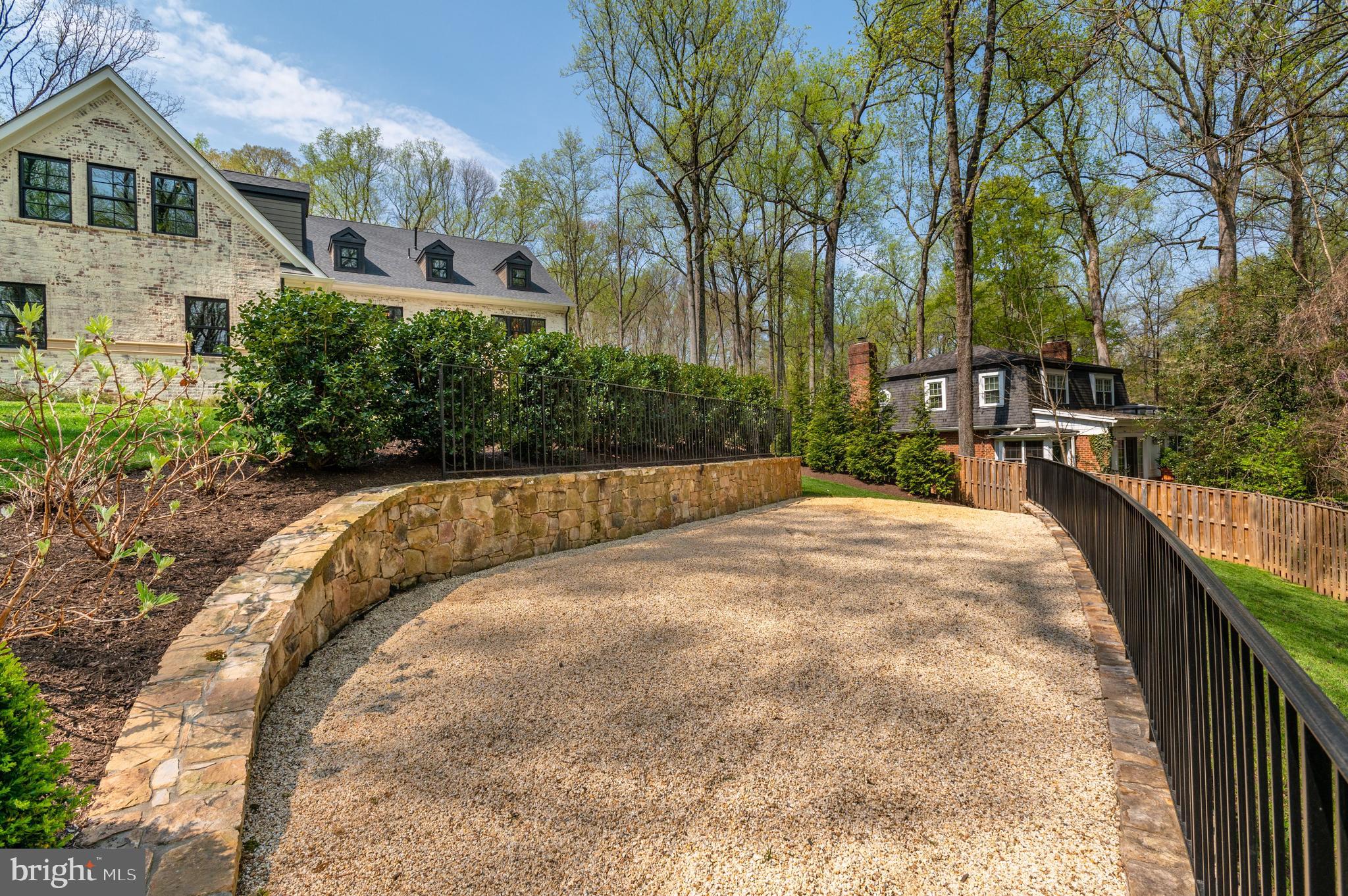 RIVER OAKS - Residential