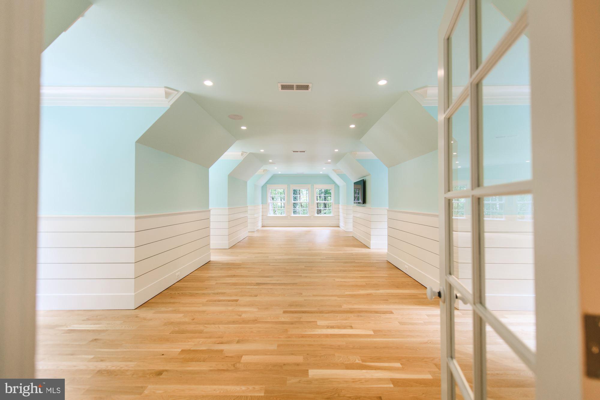 RIVER OAKS - Residential