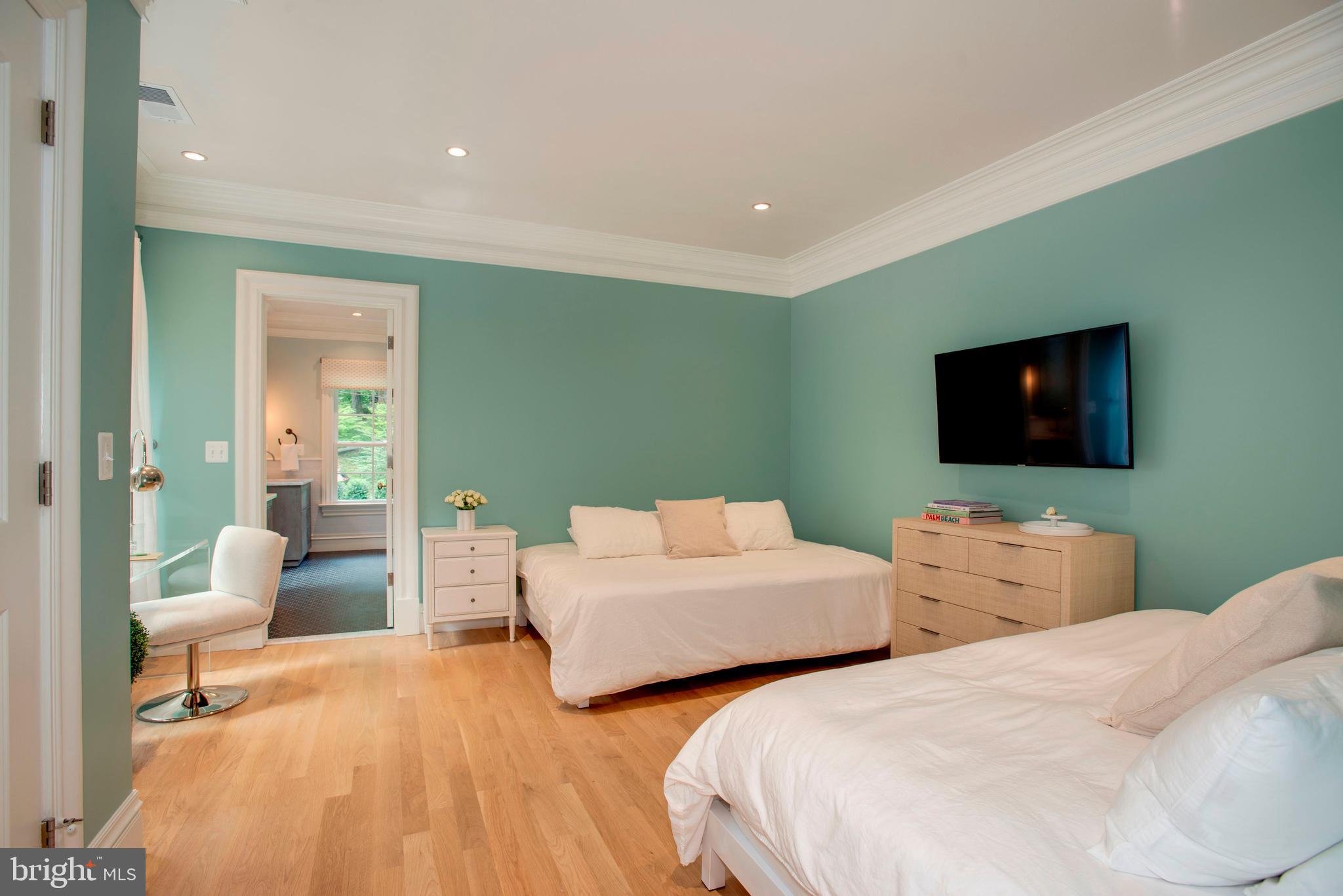 RIVER OAKS - Residential