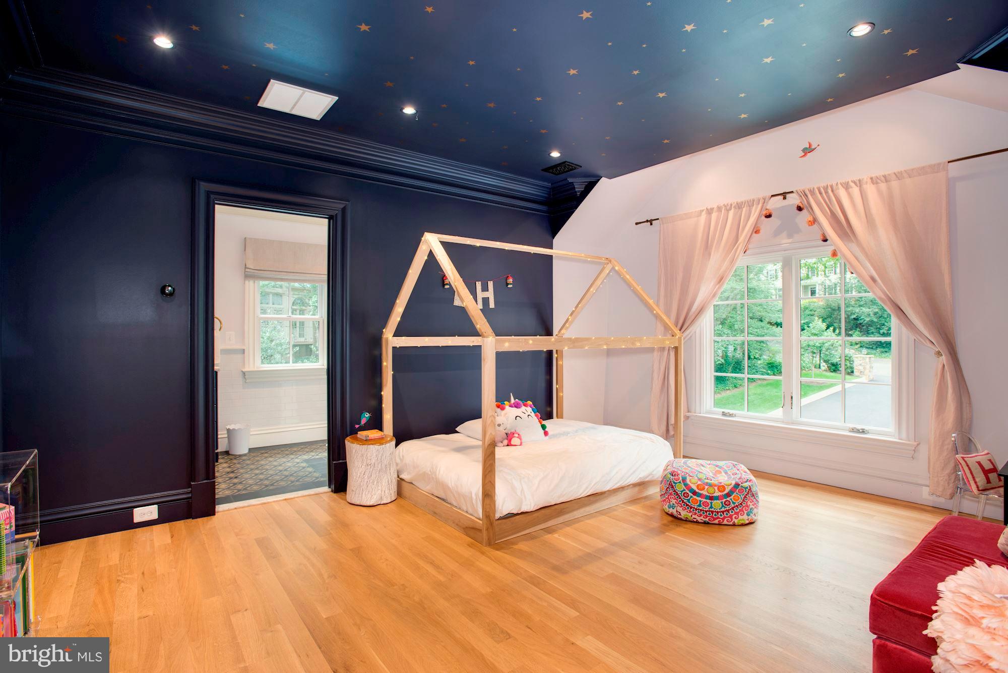 RIVER OAKS - Residential