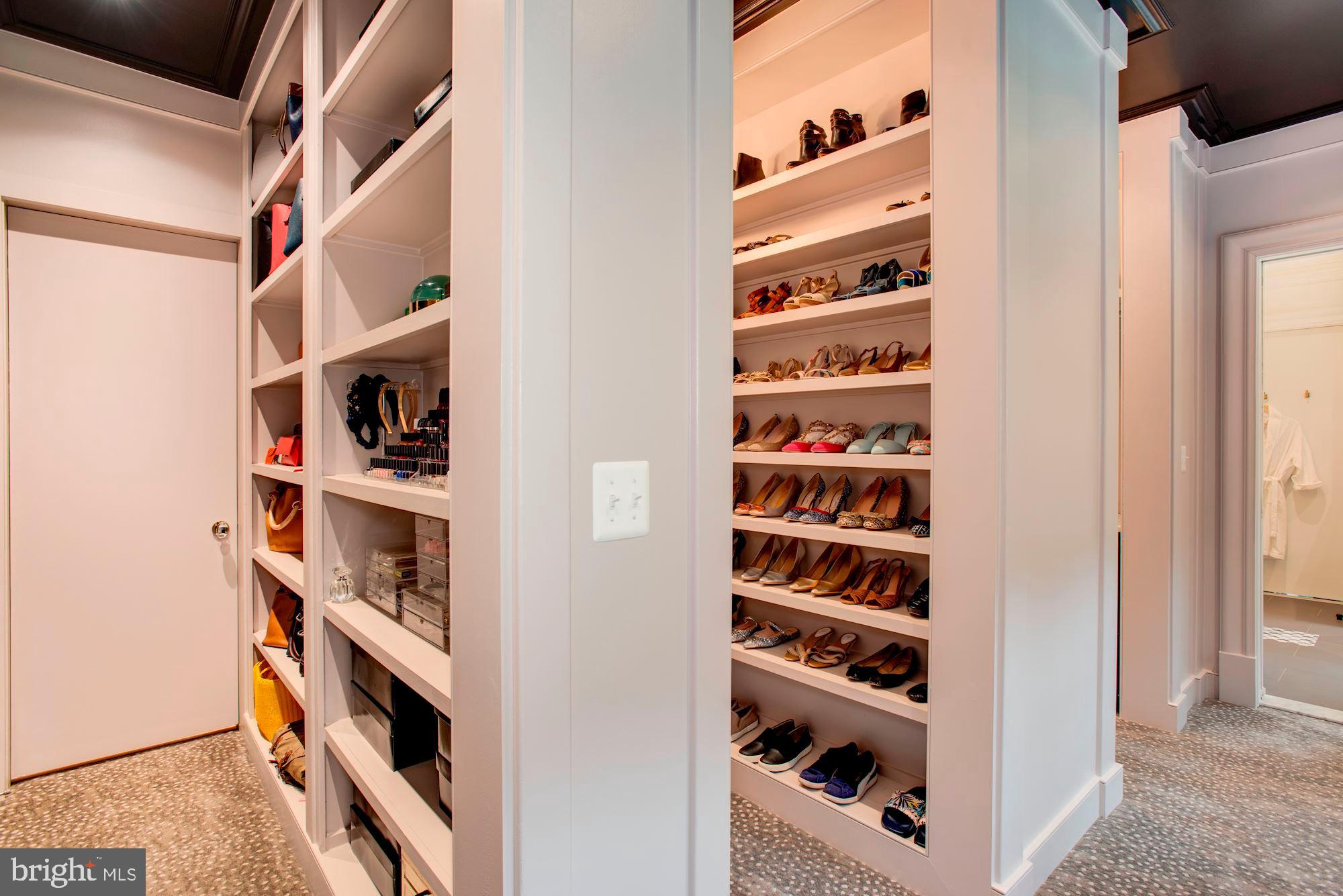 RIVER OAKS - Residential