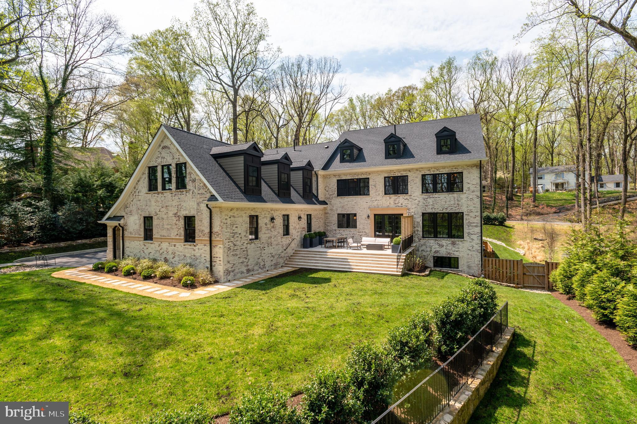 RIVER OAKS - Residential