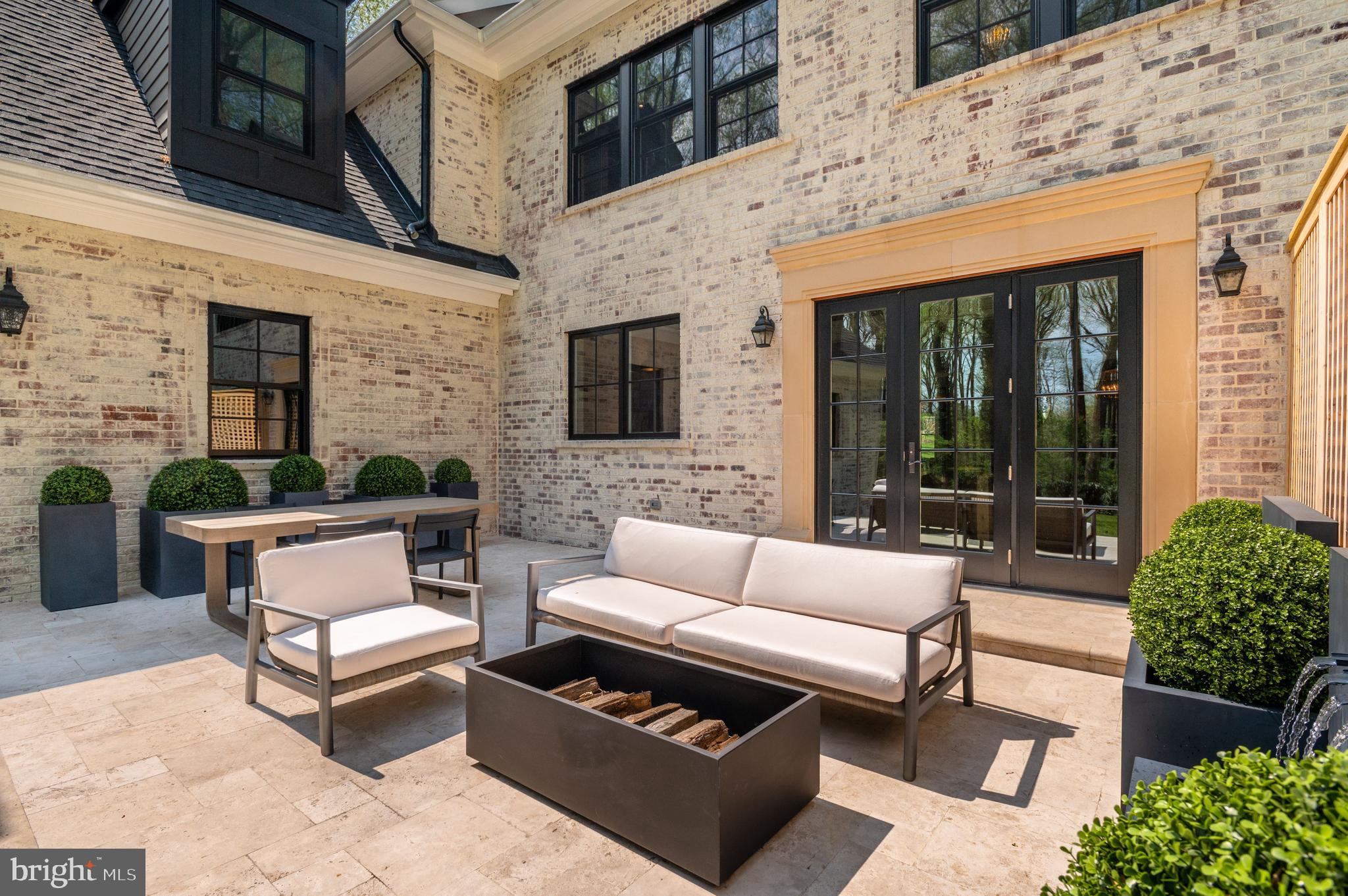 RIVER OAKS - Residential