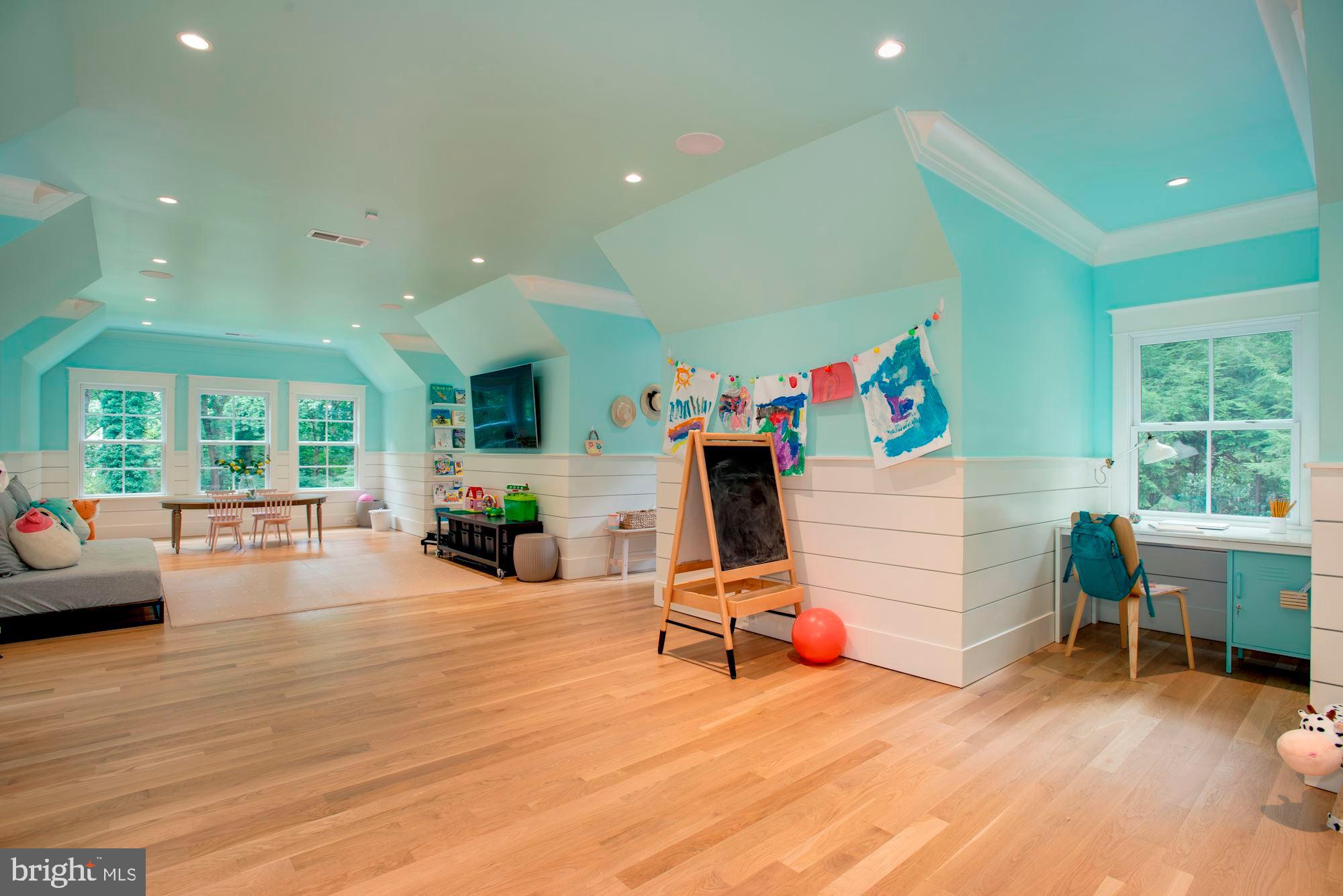 RIVER OAKS - Residential