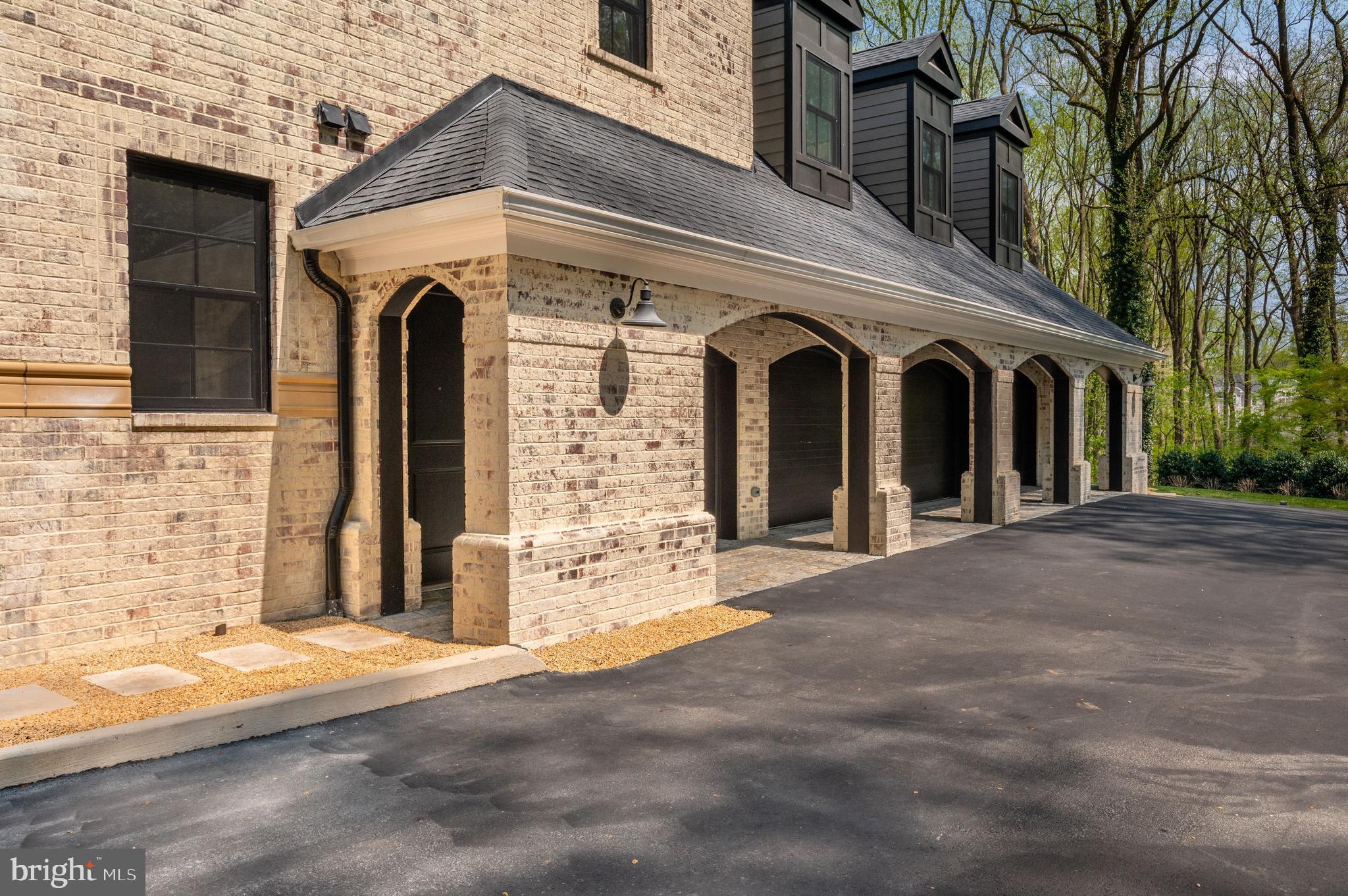 RIVER OAKS - Residential