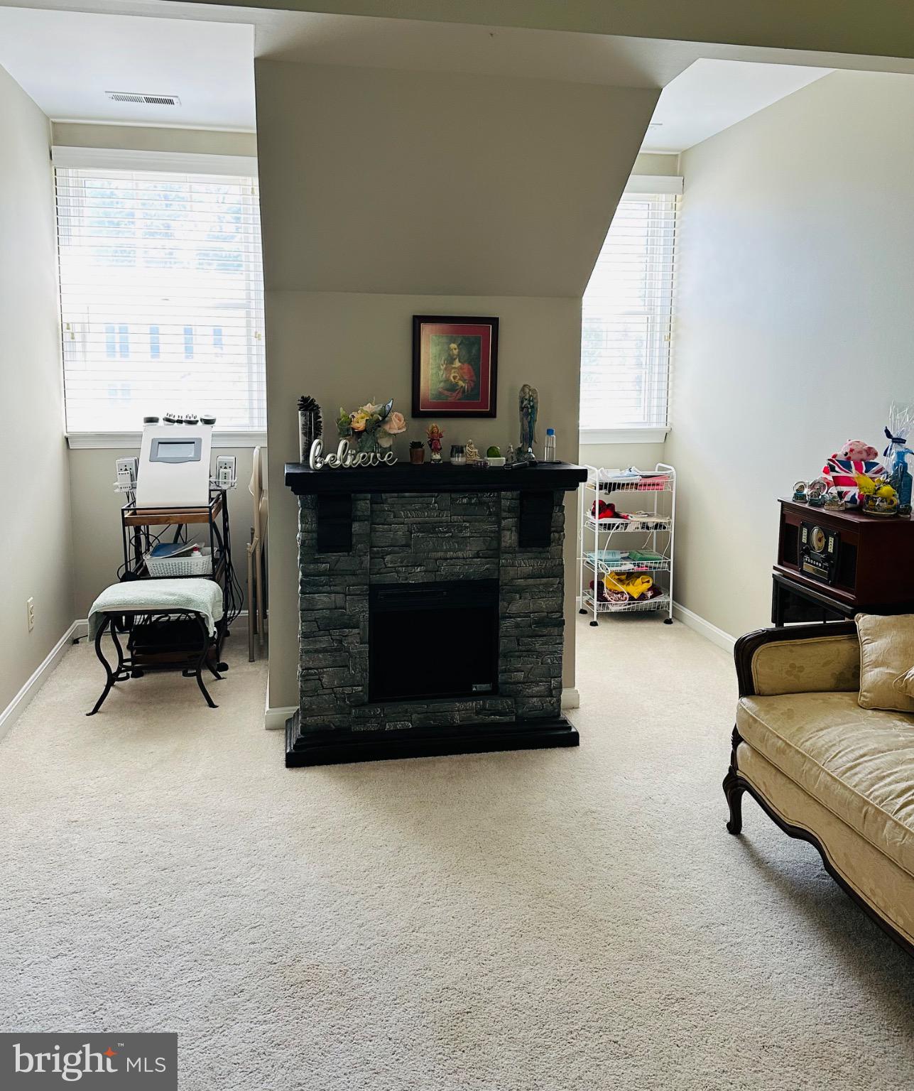 HAMPTON OAKS - Residential