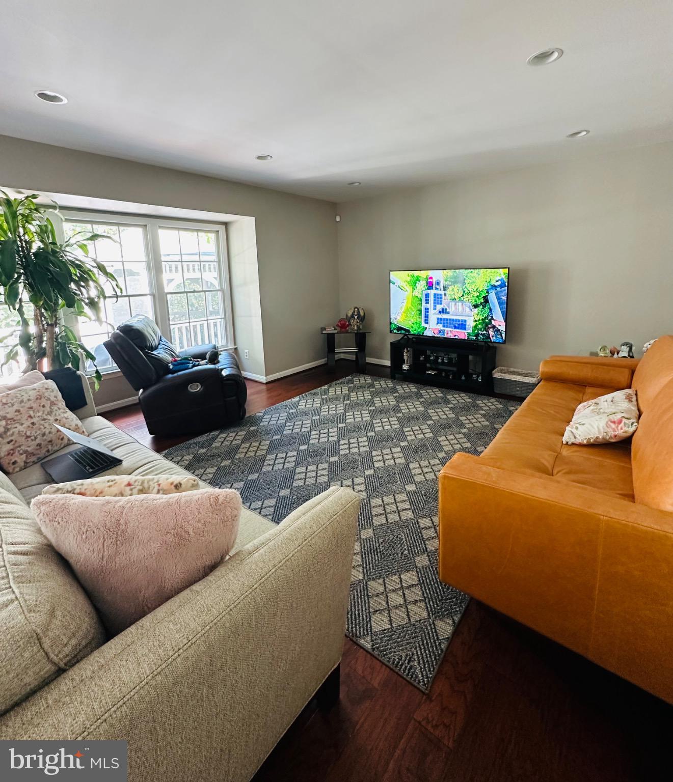 HAMPTON OAKS - Residential