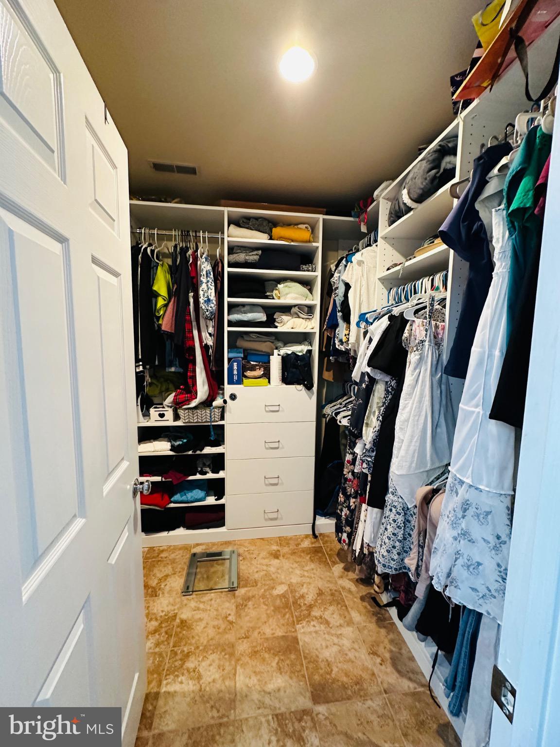 HAMPTON OAKS - Residential