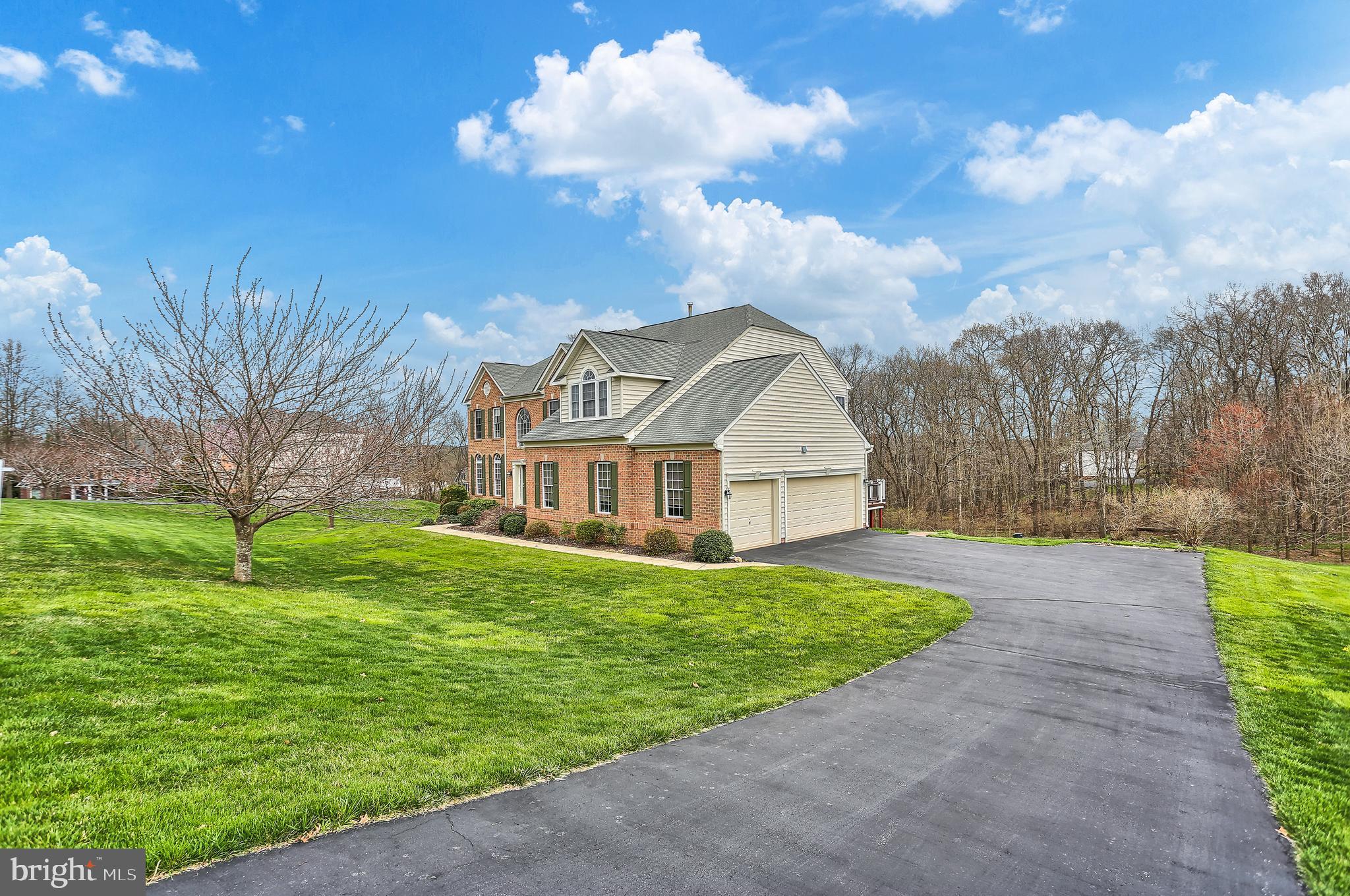 RIVER DOWNS - Residential