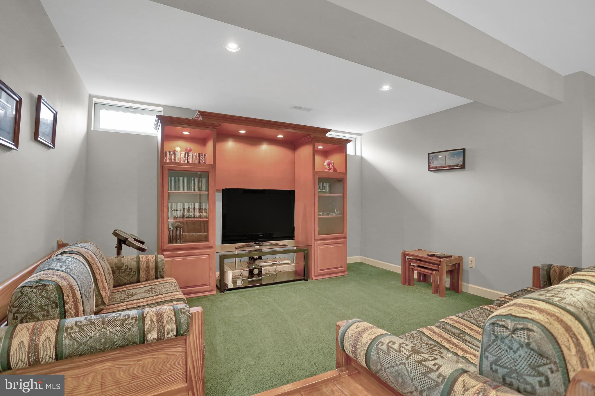 RIVER DOWNS - Residential