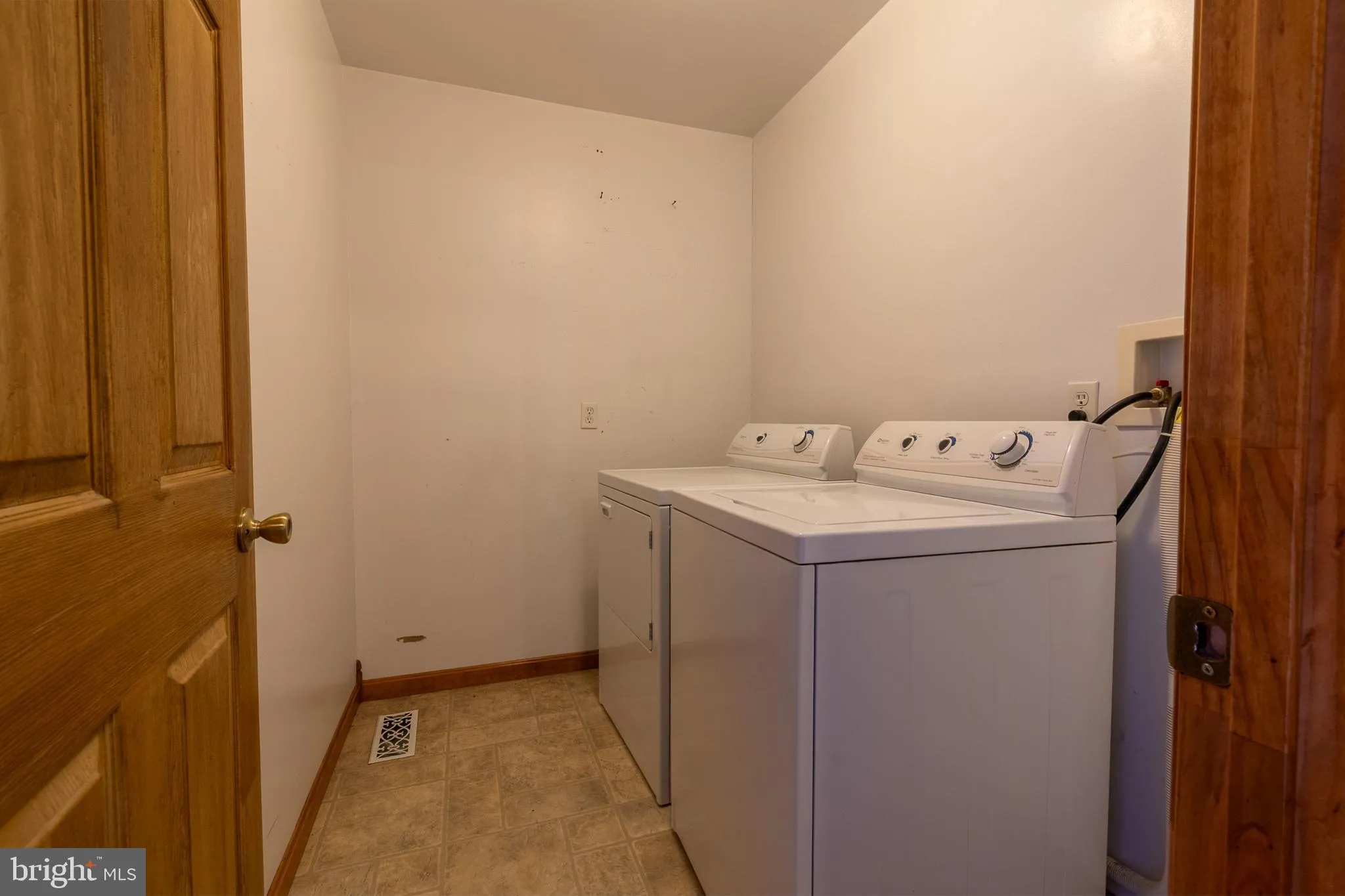 Hedgesville, West Virginia 25427, United States, 3 Bedrooms Bedrooms, ,2 BathroomsBathrooms,Residential,Coming Soon,233408