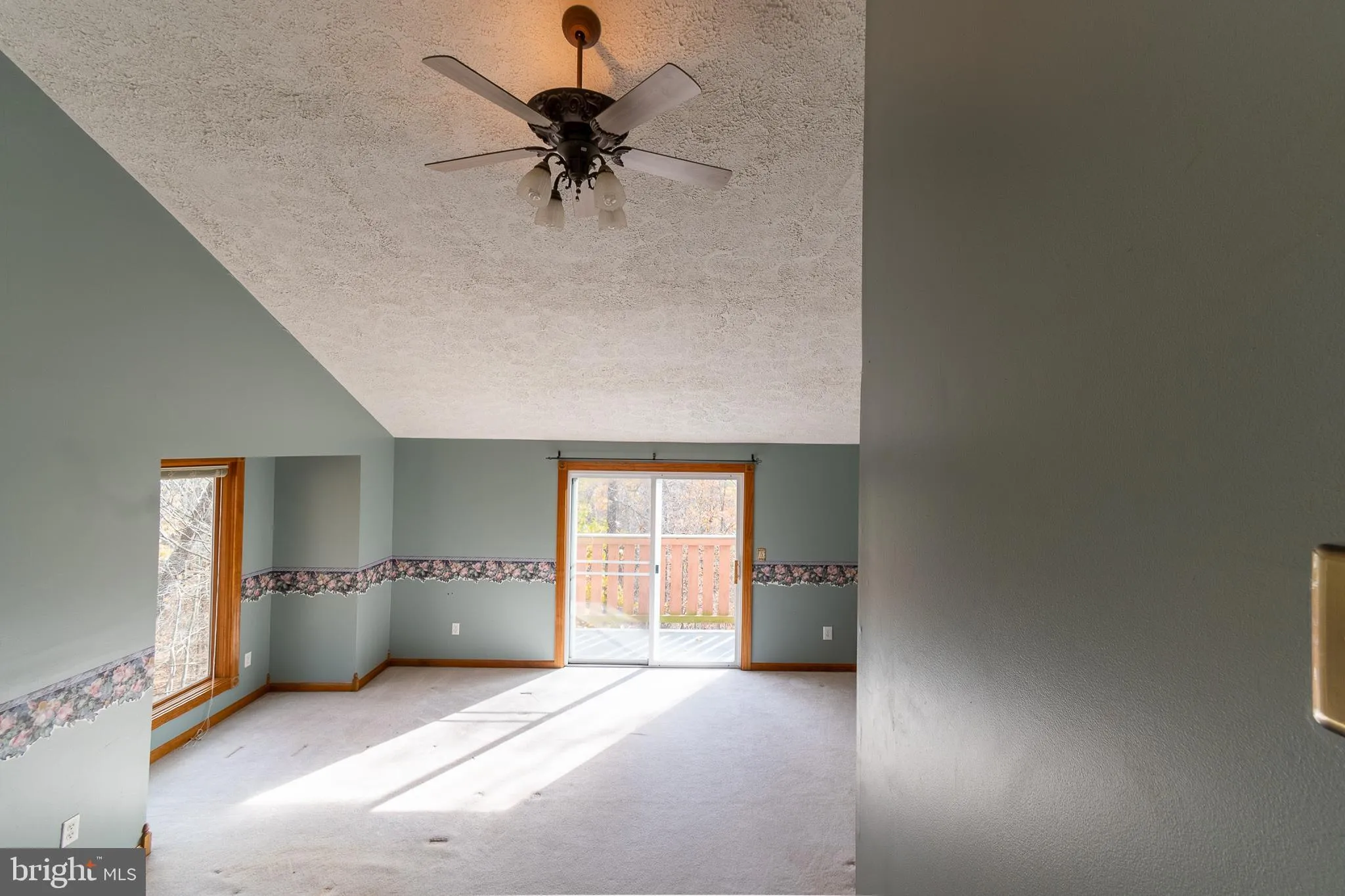 Hedgesville, West Virginia 25427, United States, 3 Bedrooms Bedrooms, ,2 BathroomsBathrooms,Residential,Coming Soon,233408