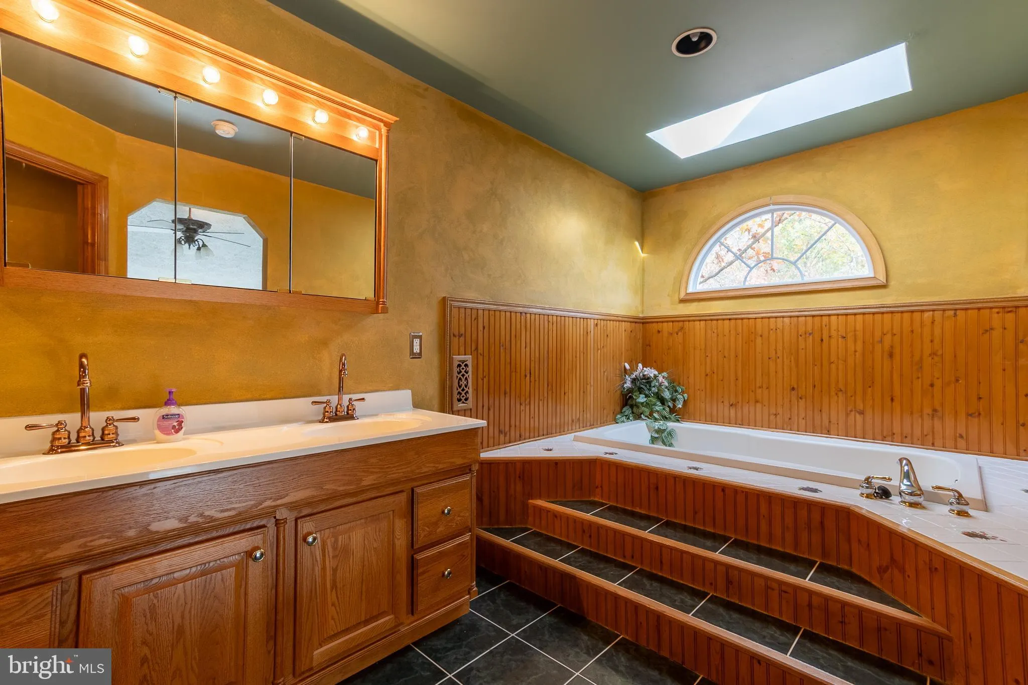 Hedgesville, West Virginia 25427, United States, 3 Bedrooms Bedrooms, ,2 BathroomsBathrooms,Residential,Coming Soon,233408