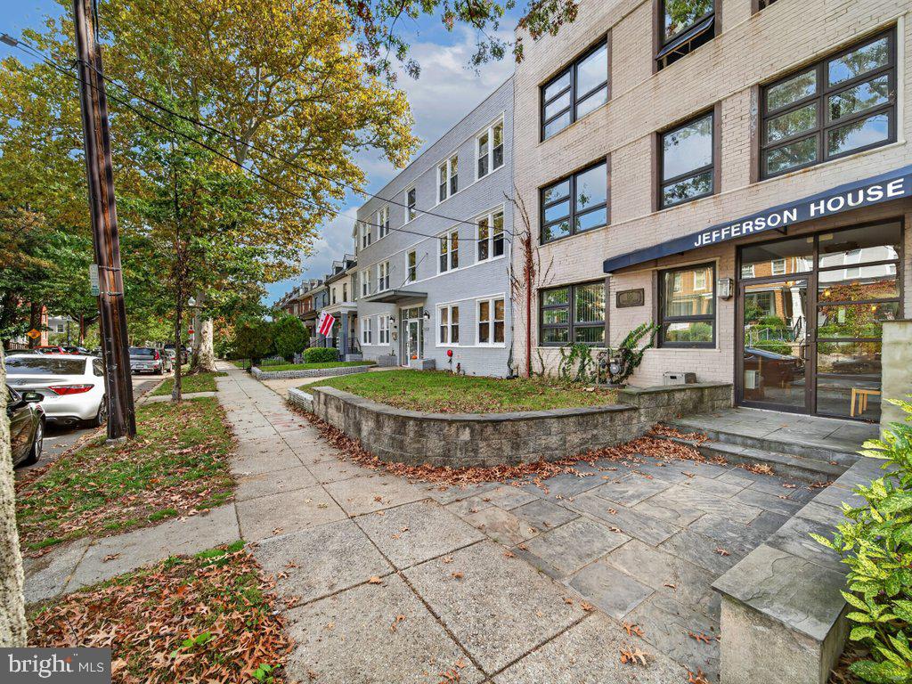 610 JEFFERSON STREET NW 302