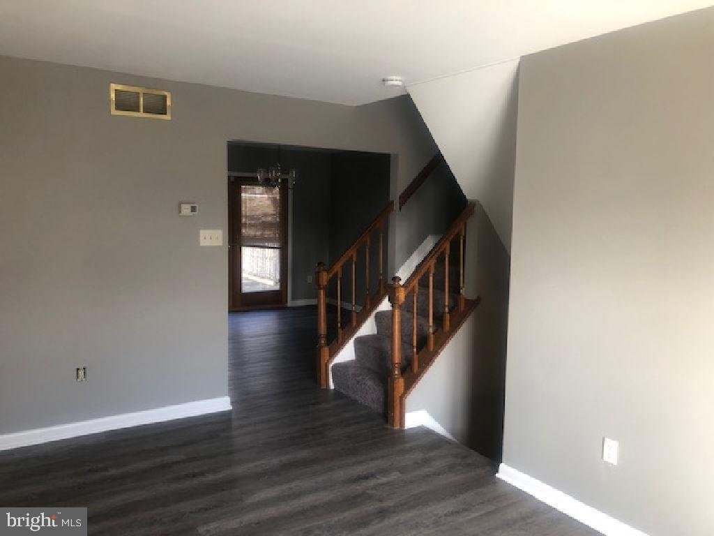 CONSTANT FRIENDSHIP - Residential Lease