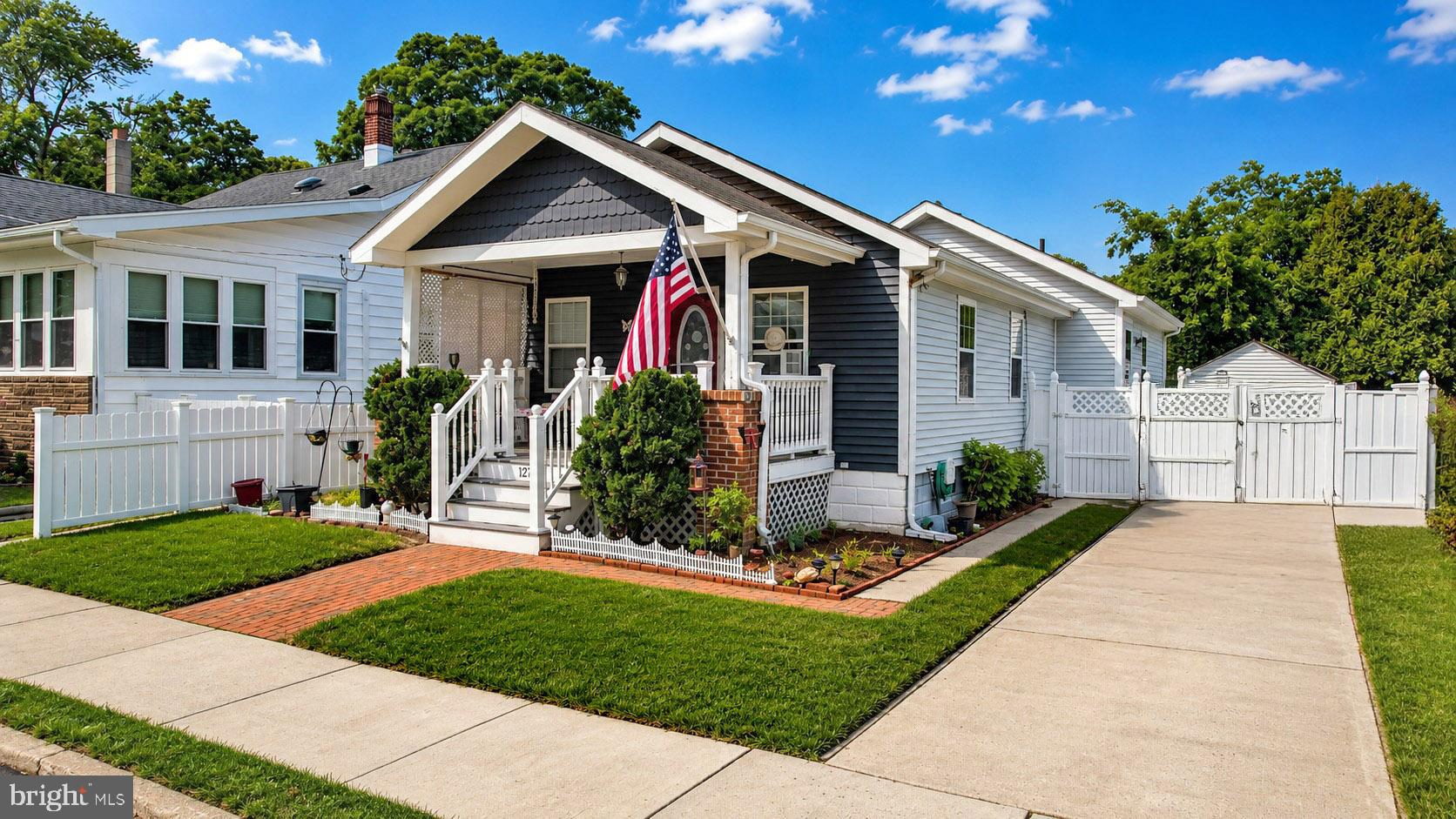 127 W PIERSON AVENUE