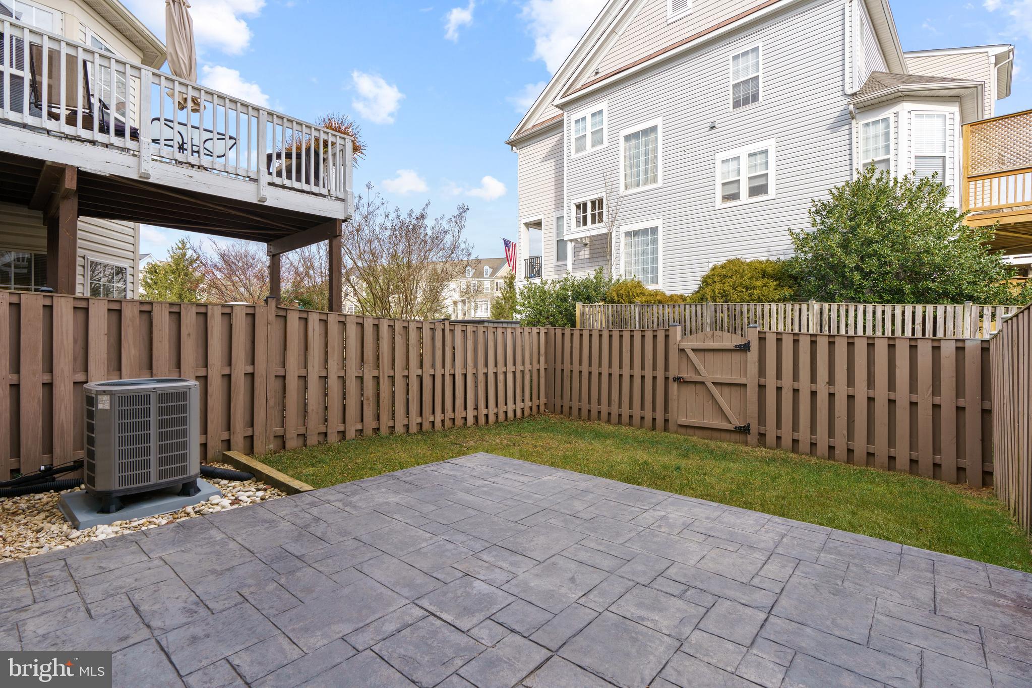 NORTHLAKE - Residential Lease