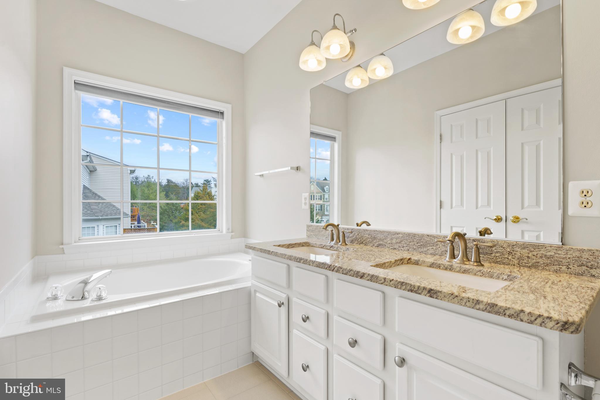 NORTHLAKE - Residential Lease