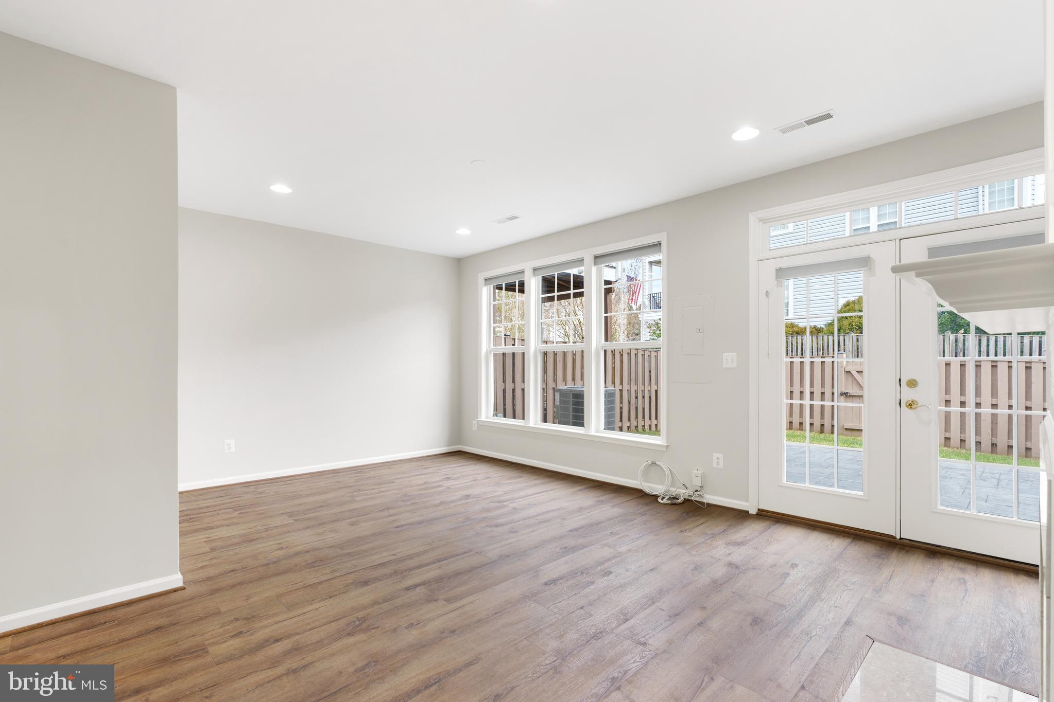 NORTHLAKE - Residential Lease