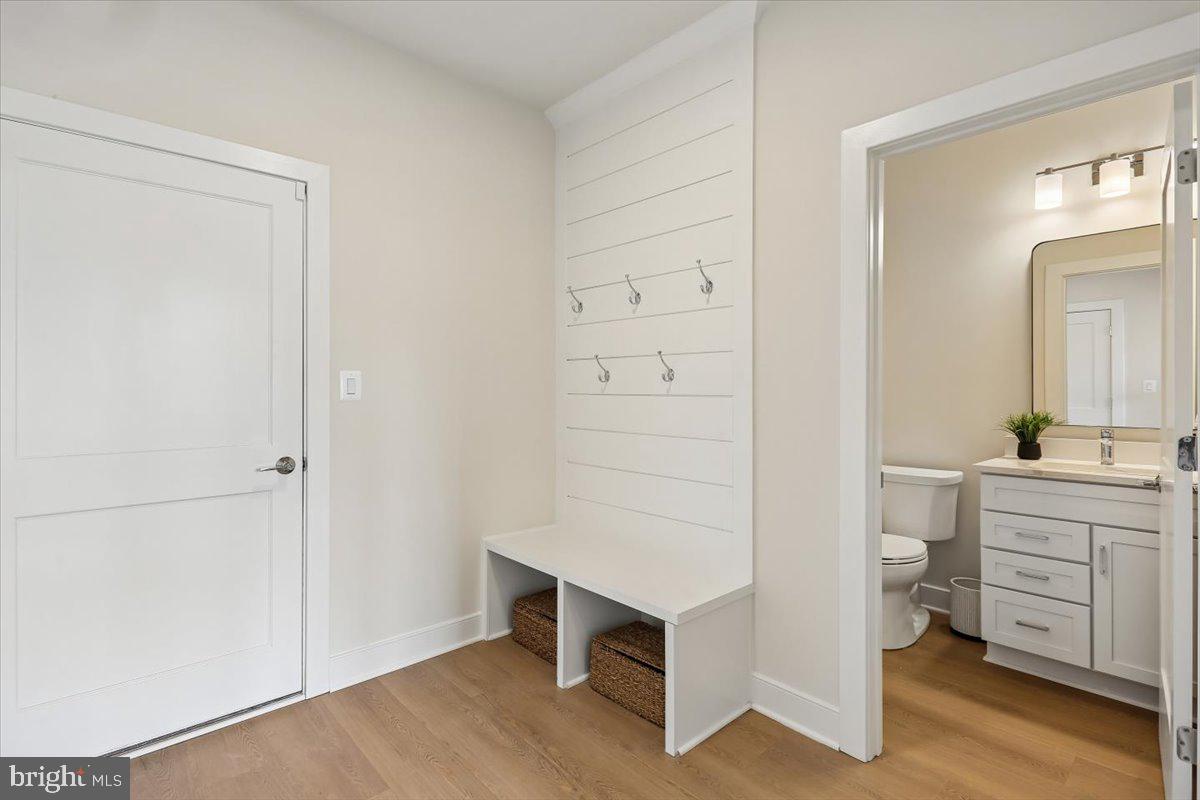 POOLESVILLE - Residential