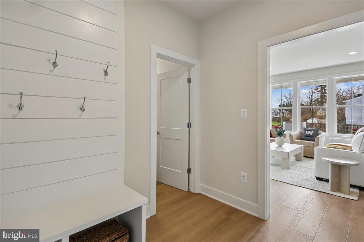 POOLESVILLE - Residential