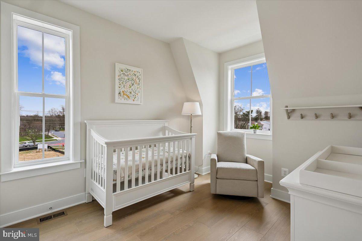 POOLESVILLE - Residential