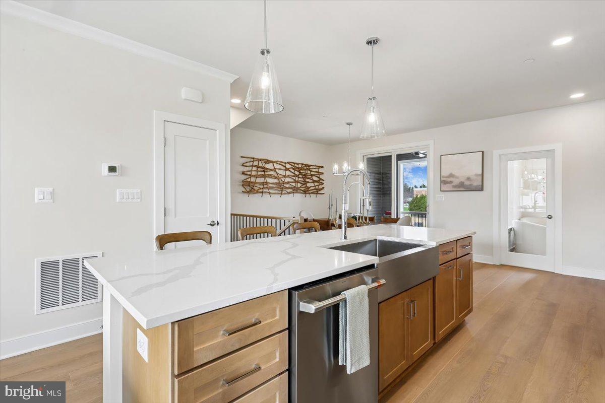 POOLESVILLE - Residential