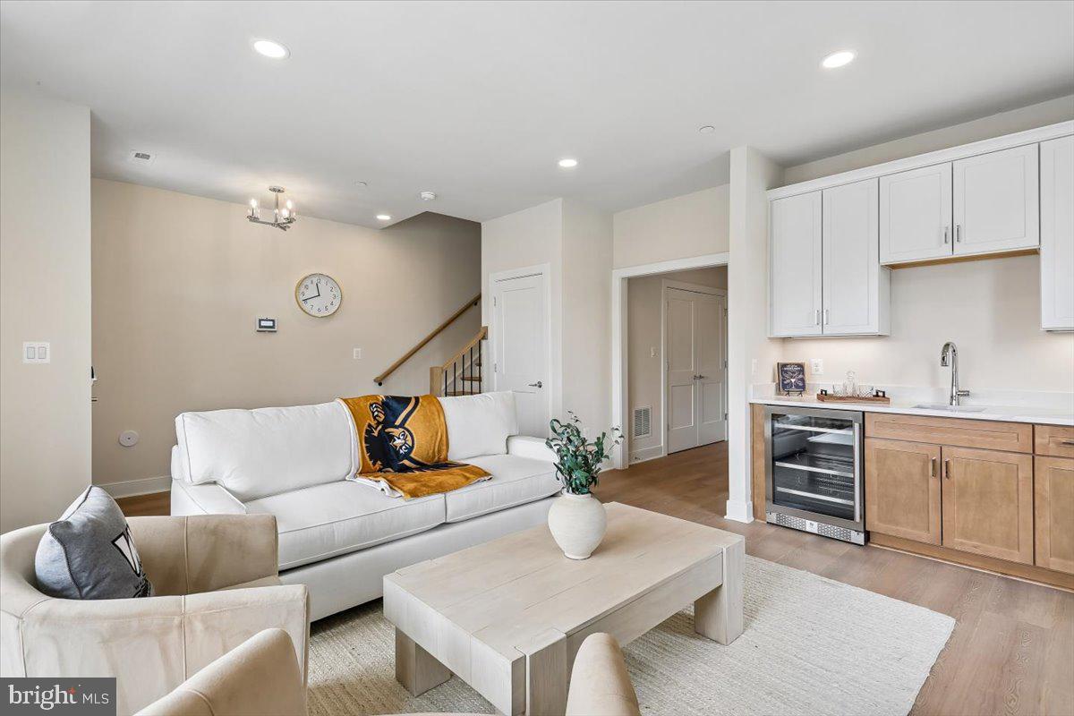 POOLESVILLE - Residential