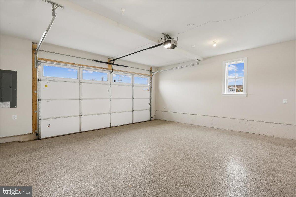 POOLESVILLE - Residential