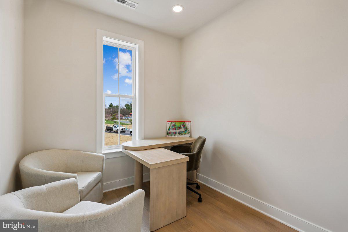 POOLESVILLE - Residential