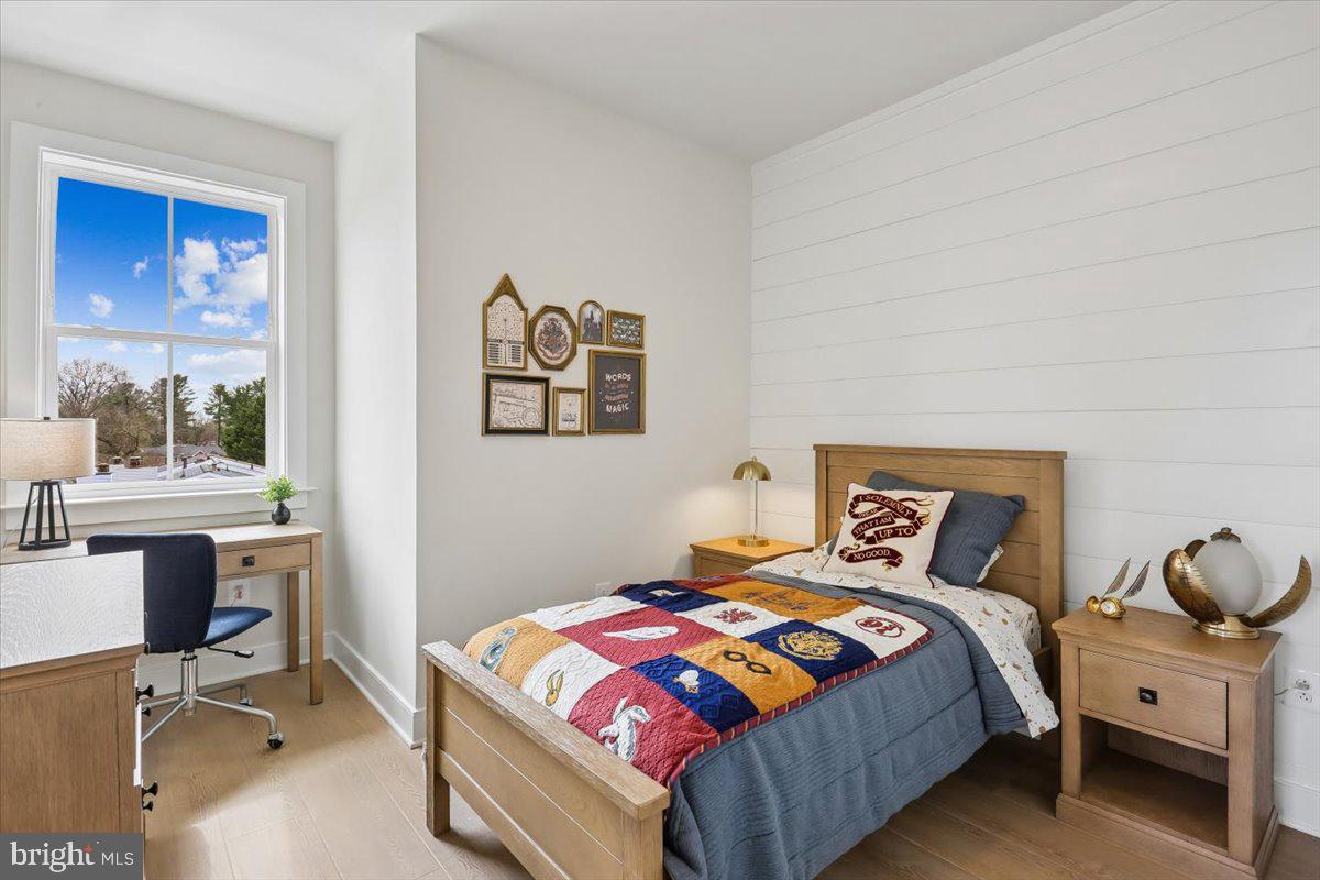 POOLESVILLE - Residential