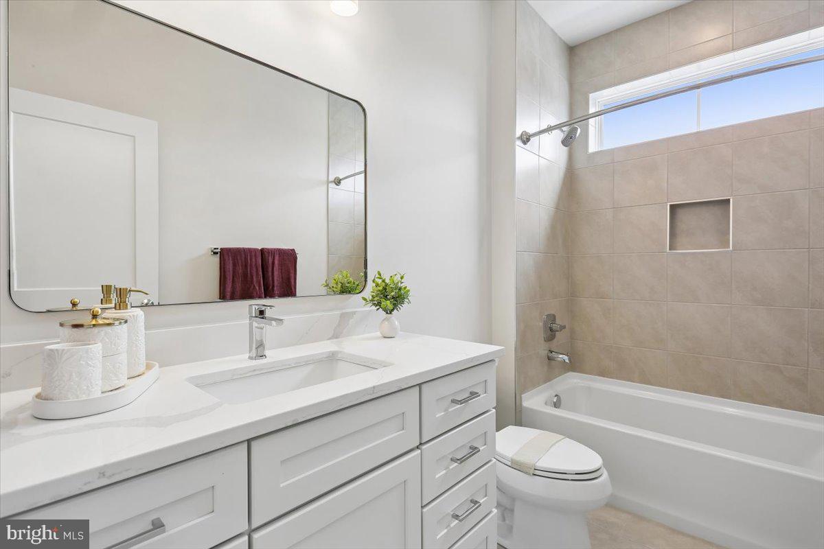 POOLESVILLE - Residential