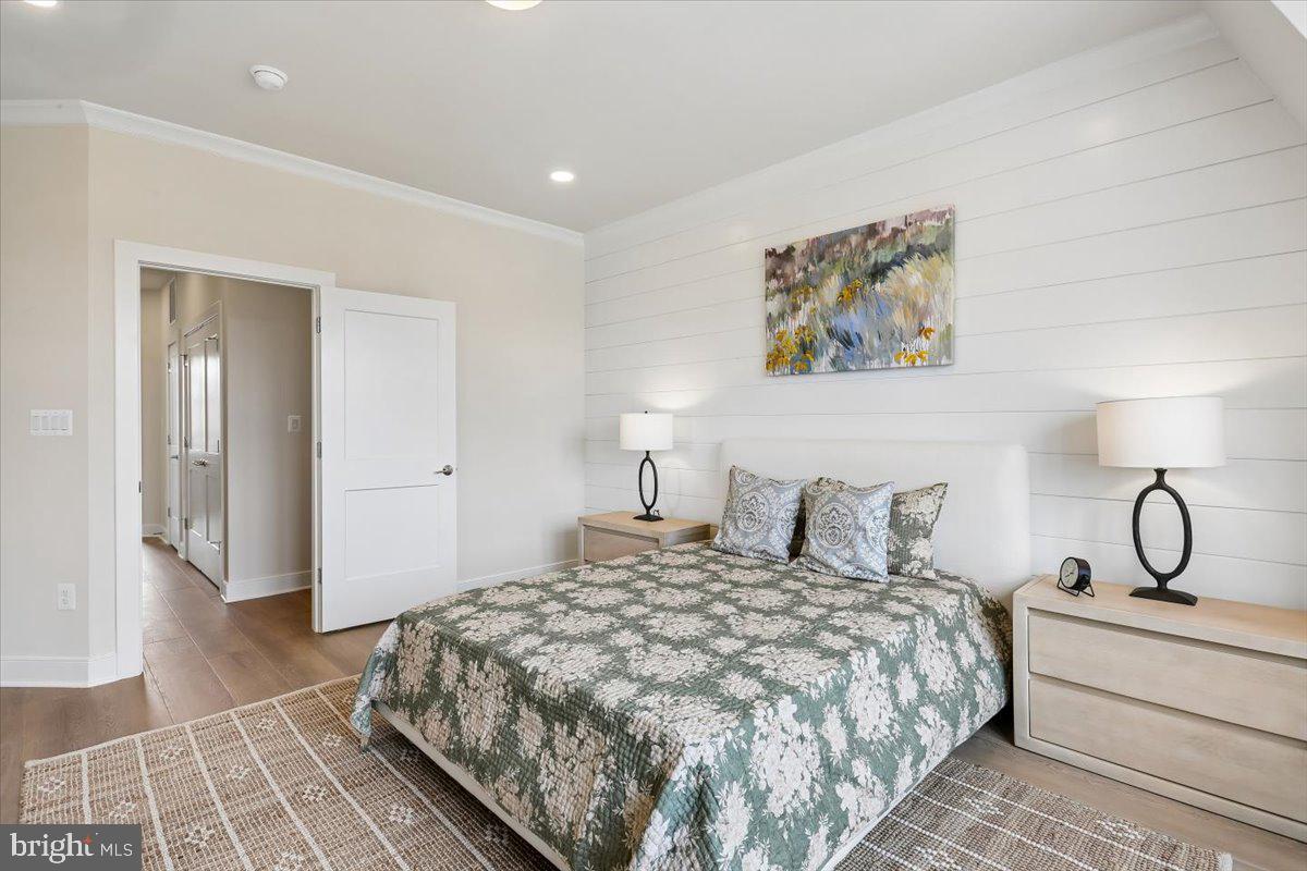 POOLESVILLE - Residential