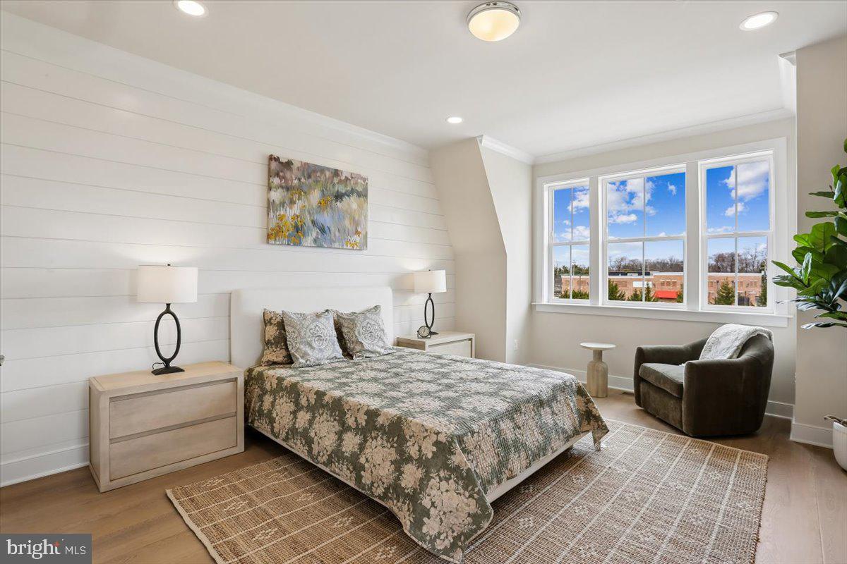 POOLESVILLE - Residential