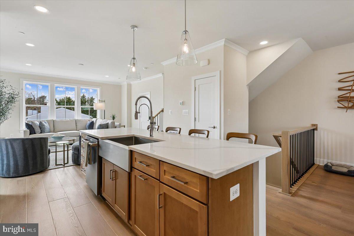 POOLESVILLE - Residential