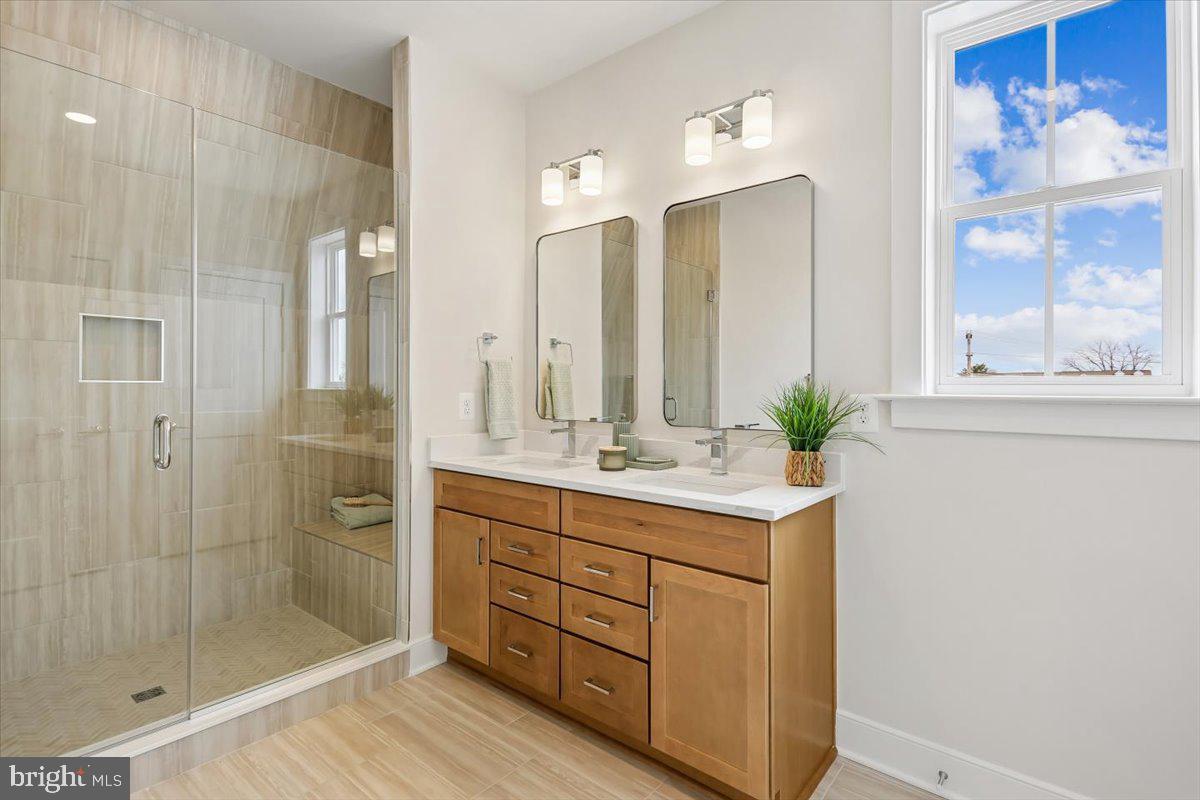 POOLESVILLE - Residential