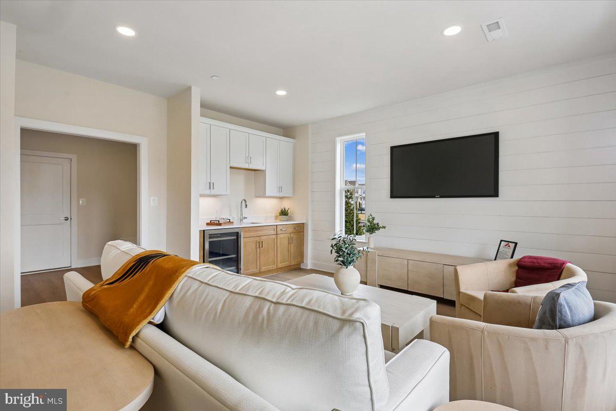 POOLESVILLE - Residential