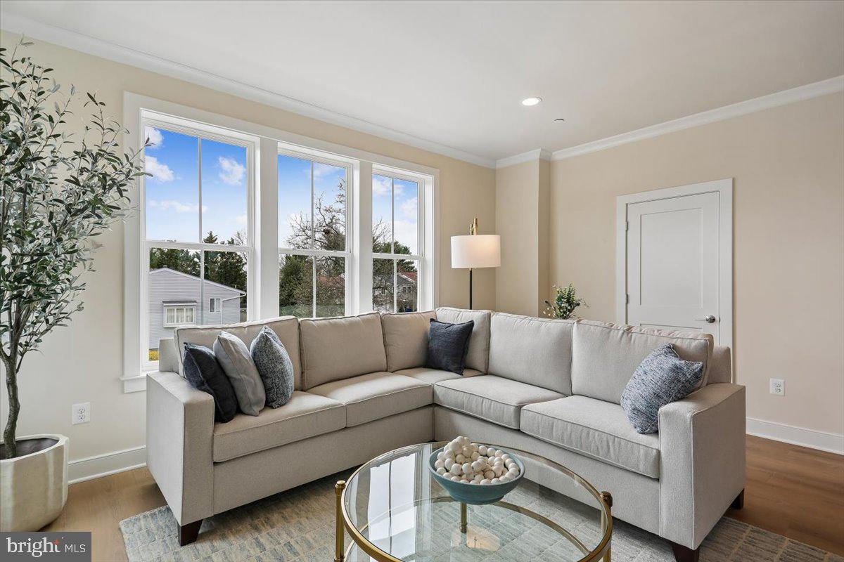 POOLESVILLE - Residential