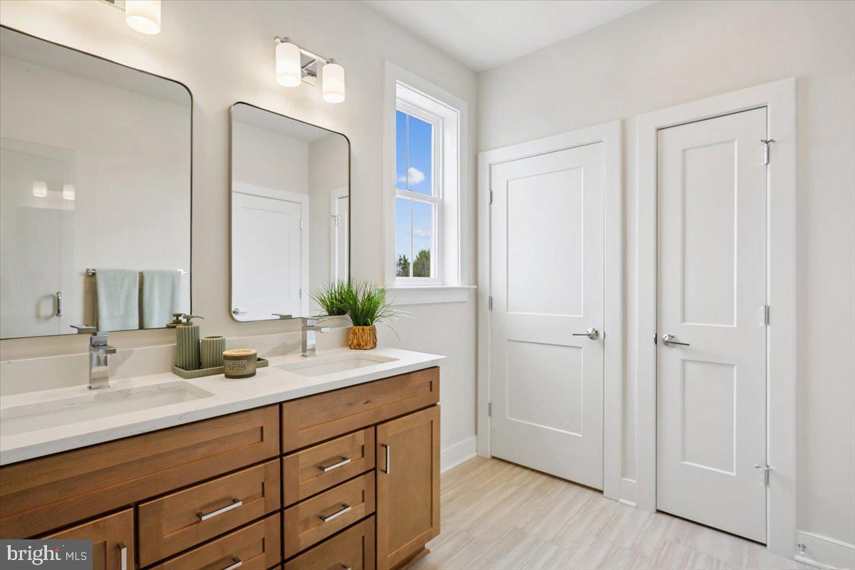 POOLESVILLE - Residential