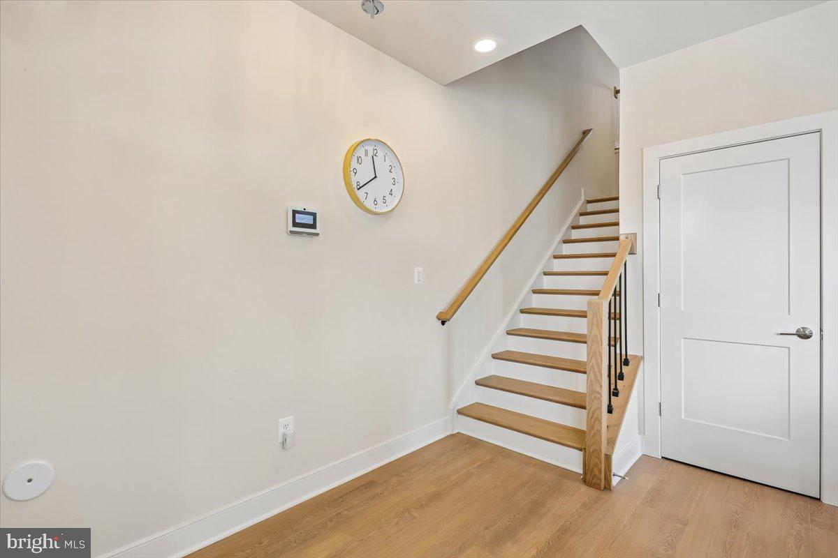 POOLESVILLE - Residential