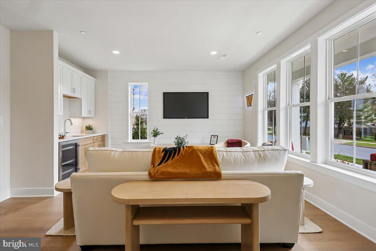 POOLESVILLE - Residential