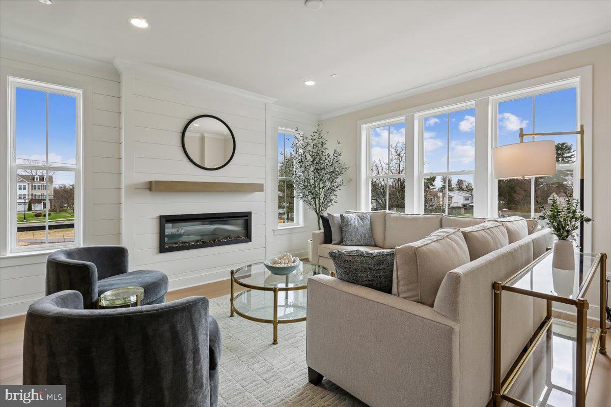 POOLESVILLE - Residential